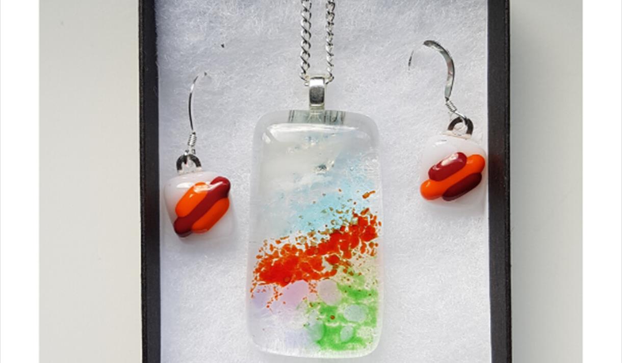 Glass Jewellery Making Workshop at Hanwell Wine Estate