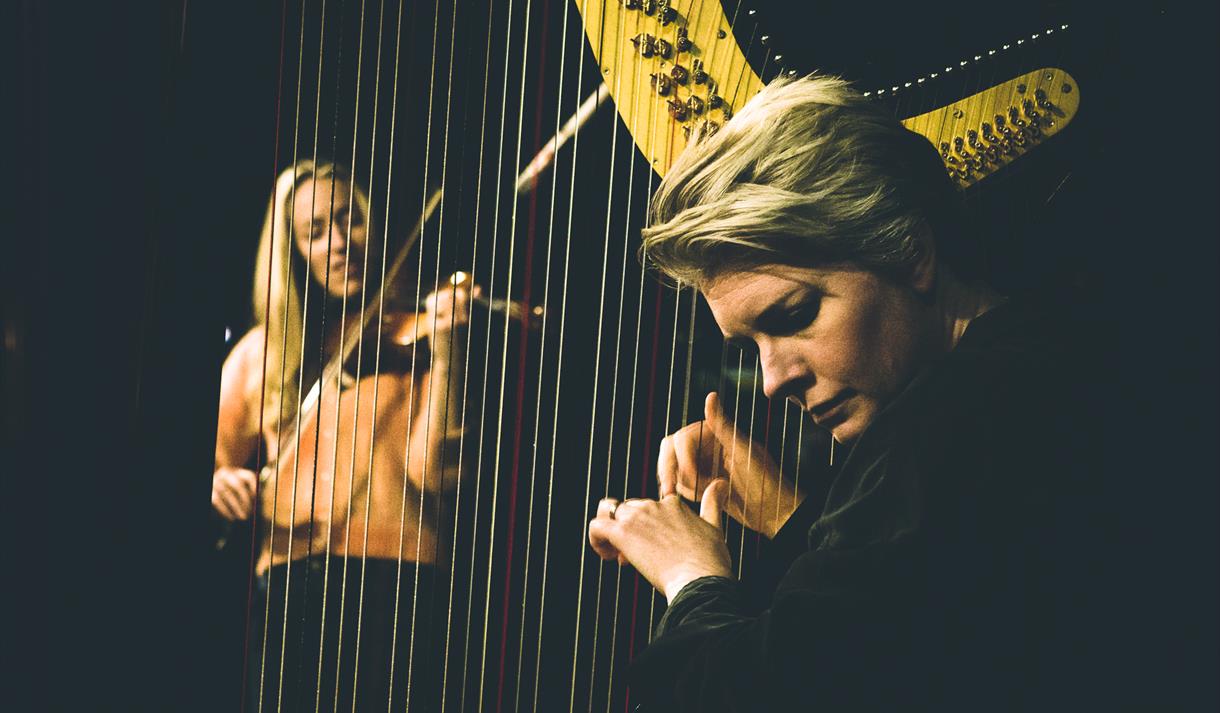 Catrin Finch and Aoife Ní Bhriain