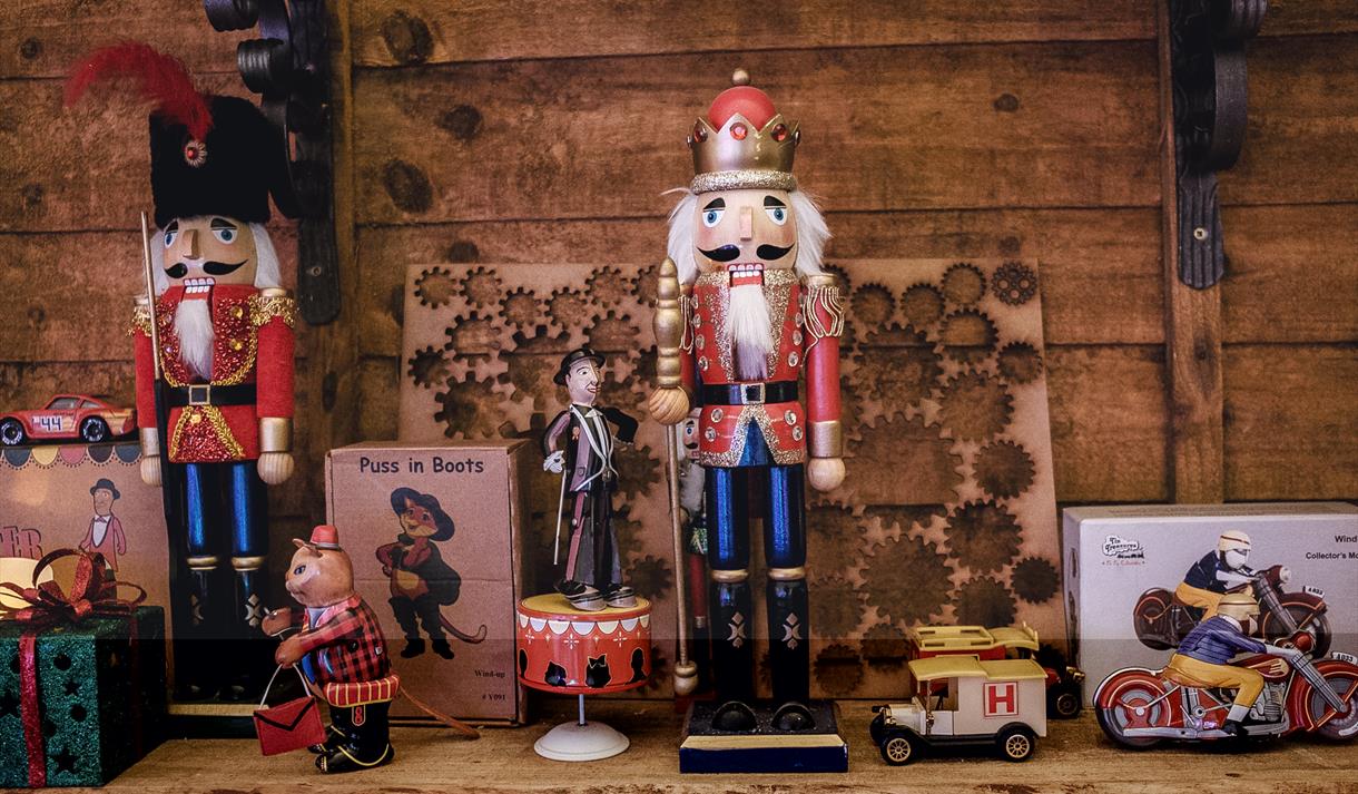Santa's Little Crafters: Elf Workshop