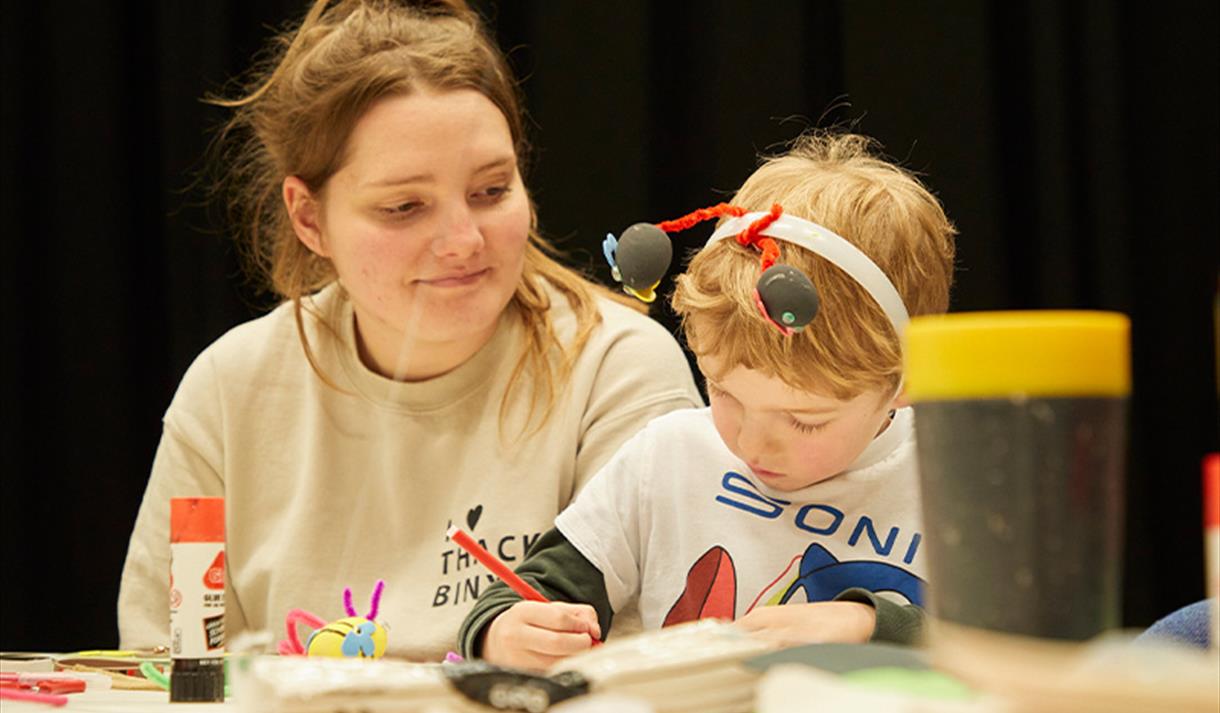 FAMILY WORKSHOPS Exploring Fabric & Textiles