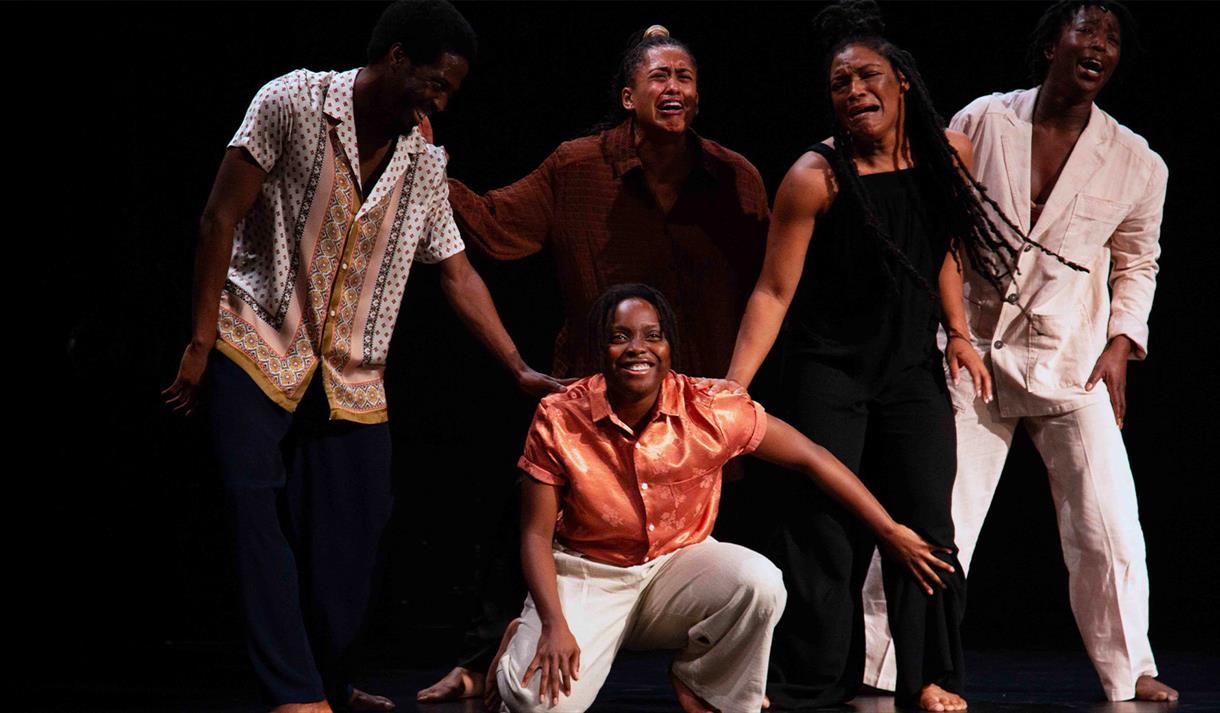 Seke Chimutengwende: It Begins in Darkness