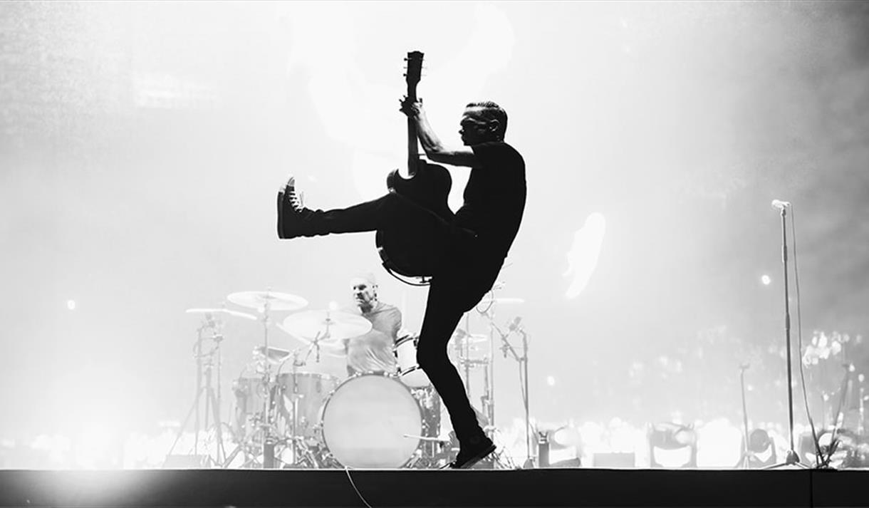 Bryan Adams: Roll with the Punches Tour