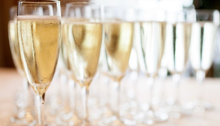 Free Fizz & Festive Shopping
