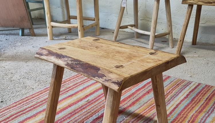 2 Day Make a Green Wood Stool