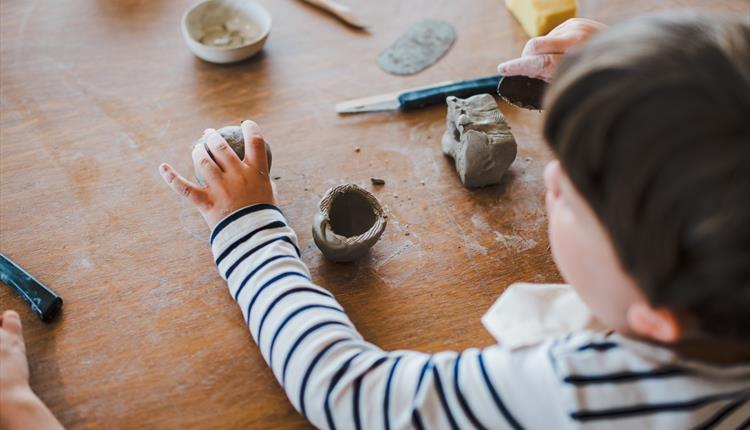 Summer Holiday Workshop - Stoneware Leaf Soap Dish